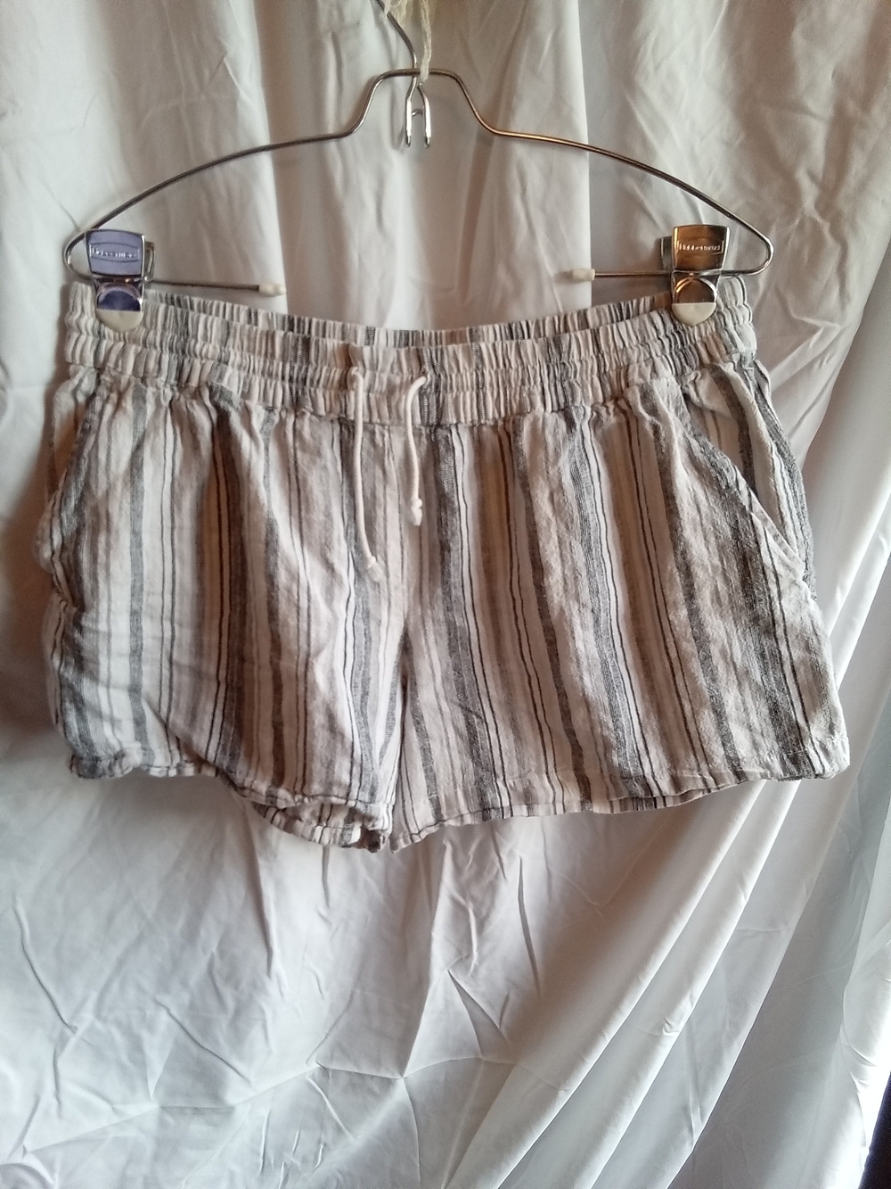 beachlunchlounge Light Grey &‎ Dark Grey Striped Women’s Drawstring Shorts LG